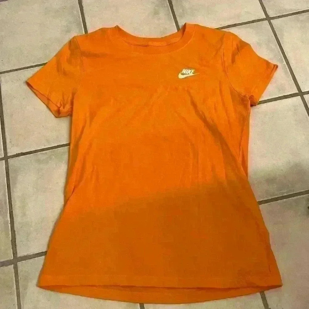Nike Orange graphic Tshirt Size XS - Picture 2 of 6